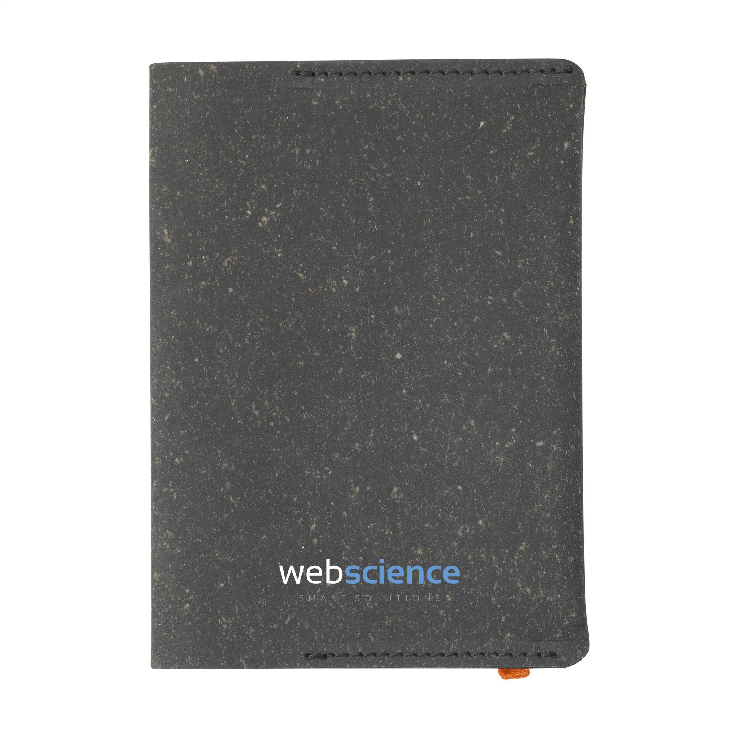 Recycled Leather Passport Holder étui à passeport